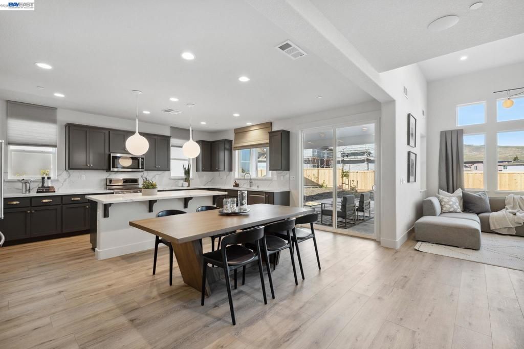 Image 10 of property listing at 1512 1512 Millennium Way, Fairfield, CA 94533