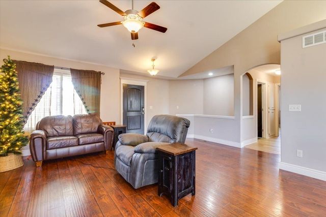 2717 S Westgate, Wichita, KS 67215