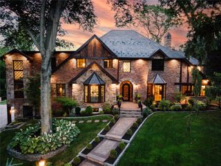 38 Soundview Crest, Manhasset, NY 11030