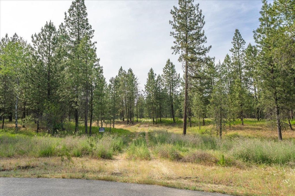 1401 E North Park Ln, Deer Park, WA 99006