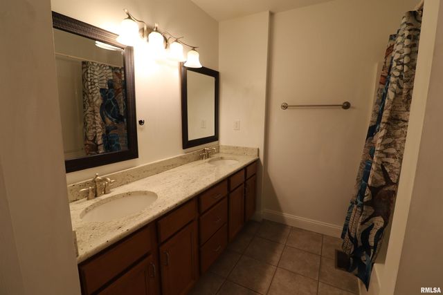 6616 N Queen Frances Lane, Peoria, IL 61615
