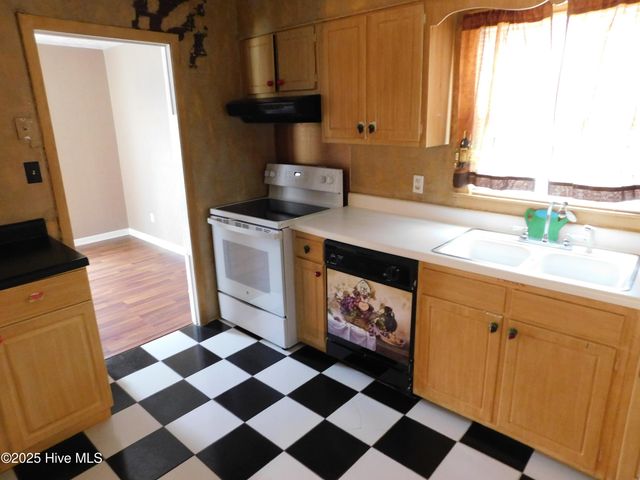 1010 W Scotsdale Road, Laurinburg, NC 28352
