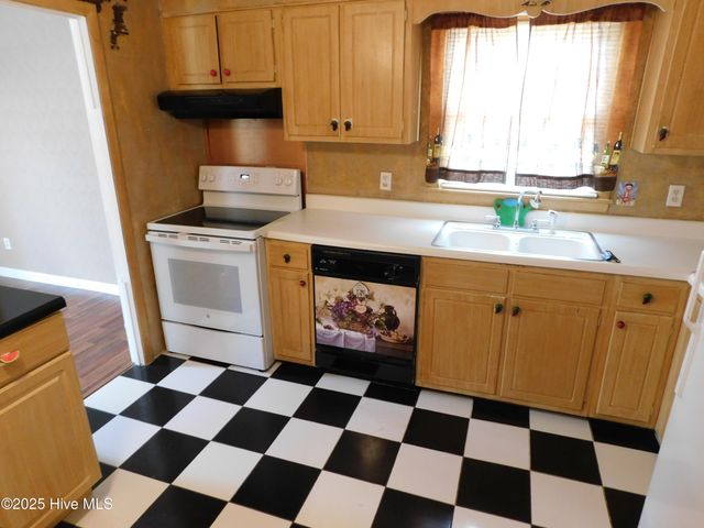 1010 W Scotsdale Road, Laurinburg, NC 28352