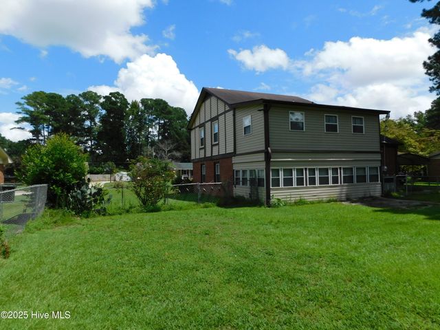 1010 W Scotsdale Road, Laurinburg, NC 28352