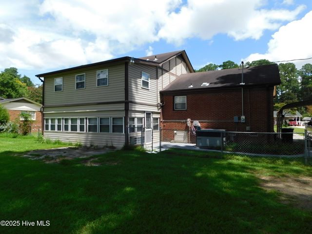 1010 W Scotsdale Road, Laurinburg, NC 28352