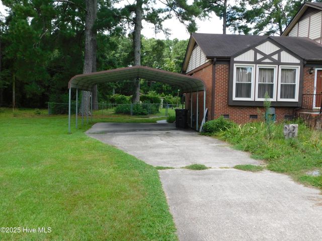 1010 W Scotsdale Road, Laurinburg, NC 28352