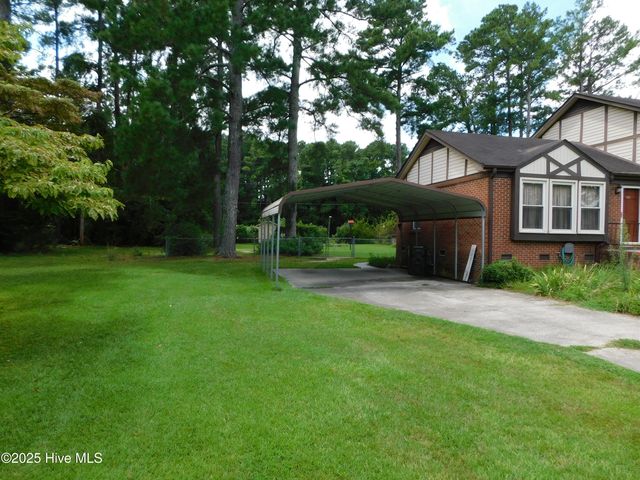 1010 W Scotsdale Road, Laurinburg, NC 28352