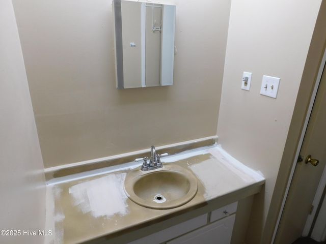 1010 W Scotsdale Road, Laurinburg, NC 28352