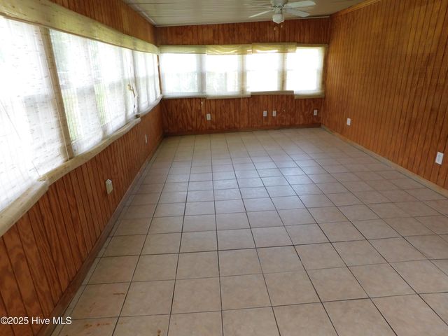 1010 W Scotsdale Road, Laurinburg, NC 28352