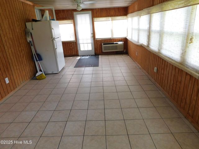 1010 W Scotsdale Road, Laurinburg, NC 28352