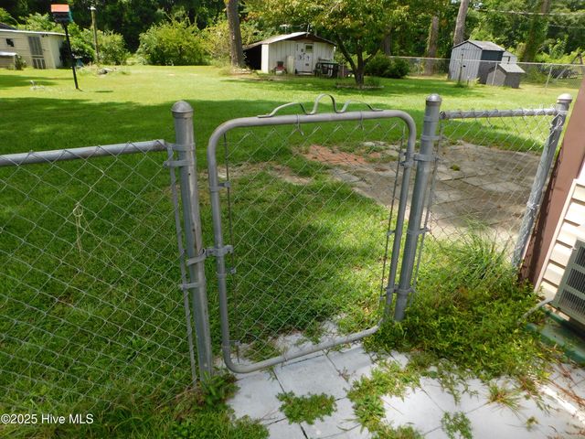 1010 W Scotsdale Road, Laurinburg, NC 28352