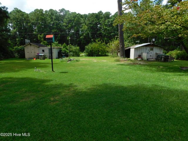 1010 W Scotsdale Road, Laurinburg, NC 28352