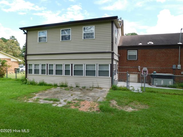1010 W Scotsdale Road, Laurinburg, NC 28352