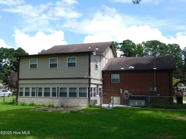 1010 W Scotsdale Road, Laurinburg, NC 28352
