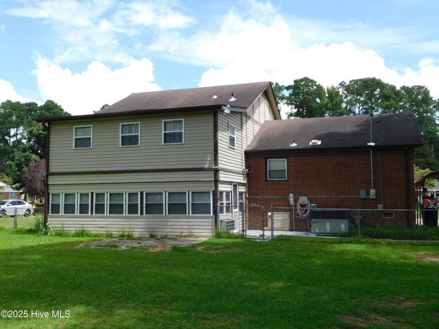 1010 W Scotsdale Road, Laurinburg, NC 28352
