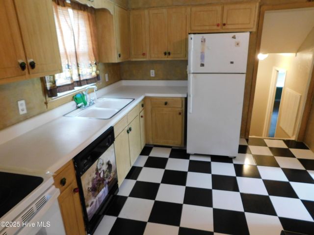 1010 W Scotsdale Road, Laurinburg, NC 28352