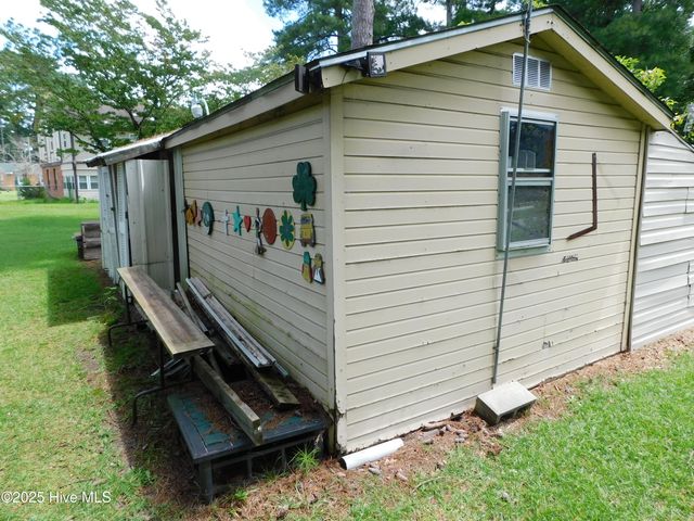 1010 W Scotsdale Road, Laurinburg, NC 28352