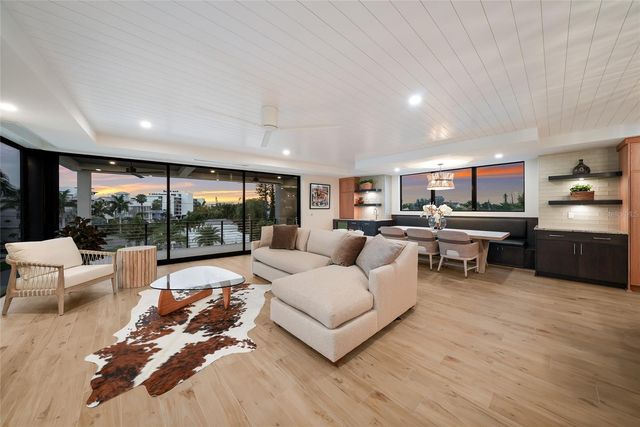 5547 AVENIDA DEL MARE, Sarasota, FL 34242