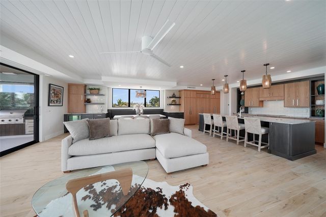 5547 AVENIDA DEL MARE, Sarasota, FL 34242
