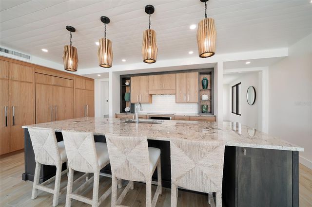 5547 AVENIDA DEL MARE, Sarasota, FL 34242