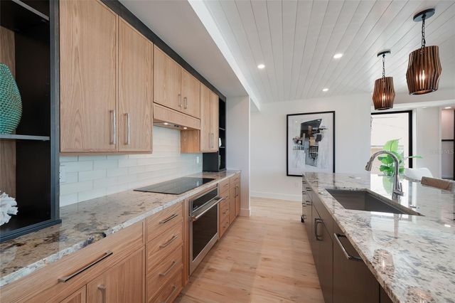 5547 AVENIDA DEL MARE, Sarasota, FL 34242