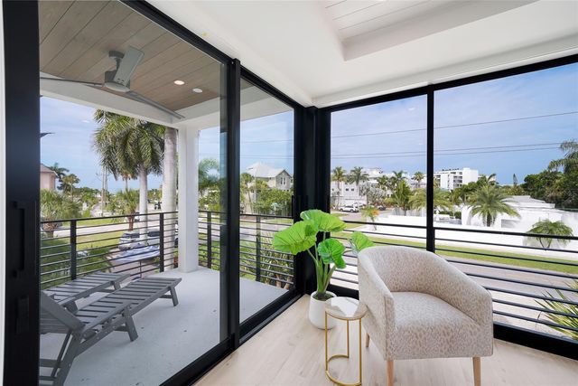 5547 AVENIDA DEL MARE, Sarasota, FL 34242