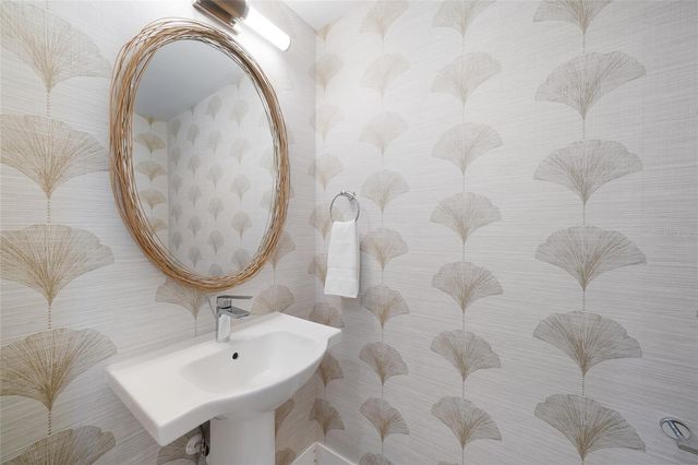 5547 AVENIDA DEL MARE, Sarasota, FL 34242