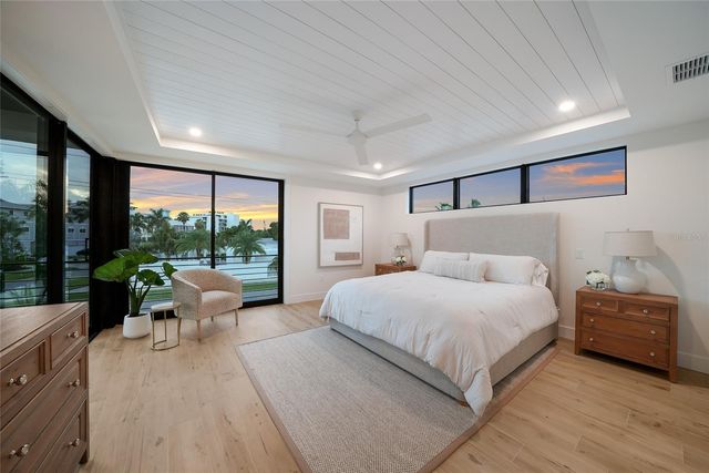5547 AVENIDA DEL MARE, Sarasota, FL 34242