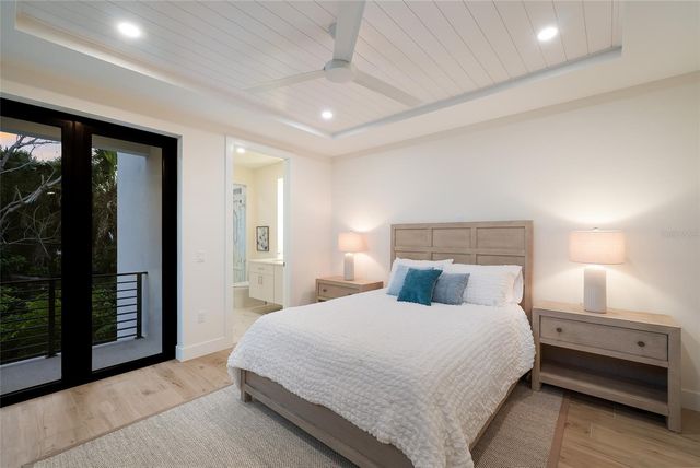 5547 AVENIDA DEL MARE, Sarasota, FL 34242
