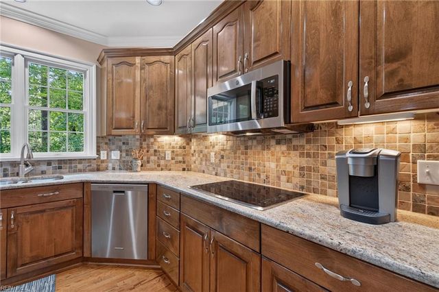 20139 W Magnolia CT, Smithfield, VA 23430