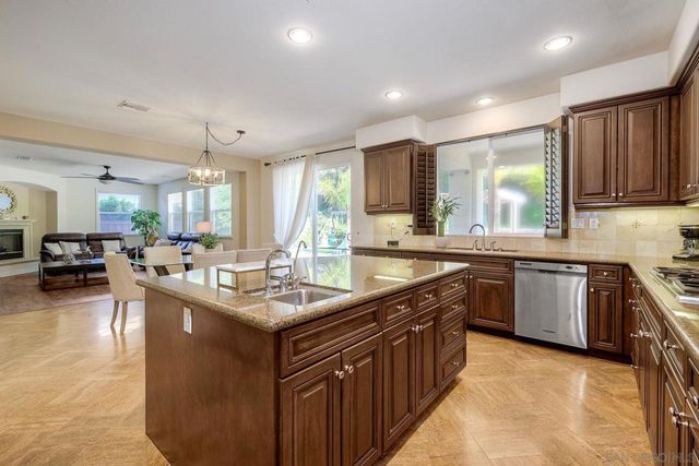 993 Hawthorne Creek Dr, Chula Vista, CA 91914