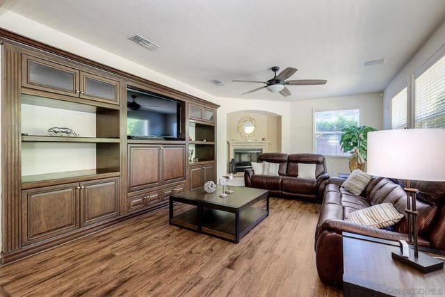 993 Hawthorne Creek Dr, Chula Vista, CA 91914