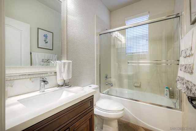 993 Hawthorne Creek Dr, Chula Vista, CA 91914