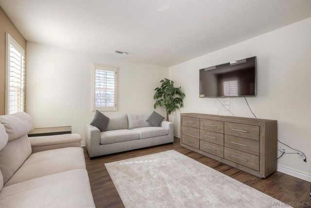 993 Hawthorne Creek Dr, Chula Vista, CA 91914