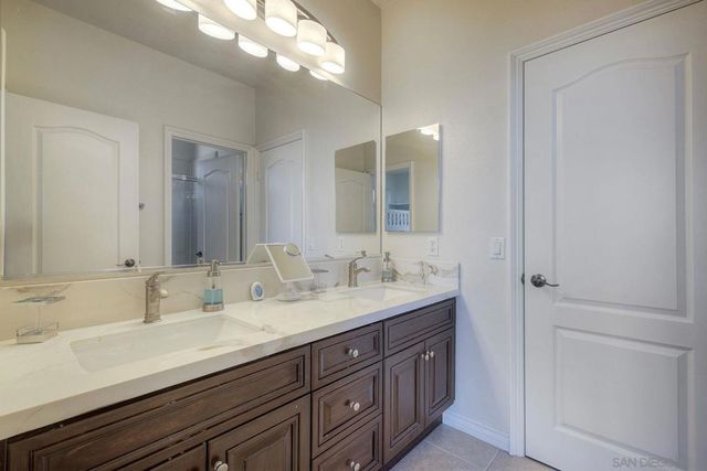 993 Hawthorne Creek Dr, Chula Vista, CA 91914