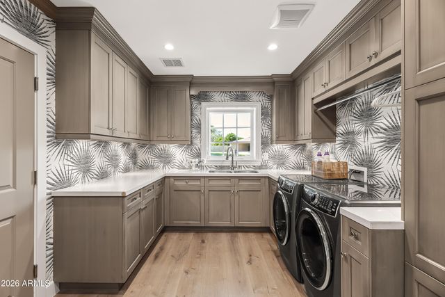 5801 N 70TH Place, Paradise Valley, AZ 85253