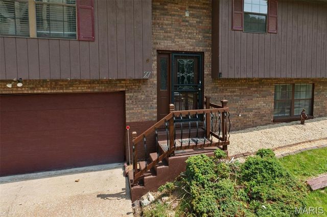 27 Oakleigh Drive, Belleville, IL 62223
