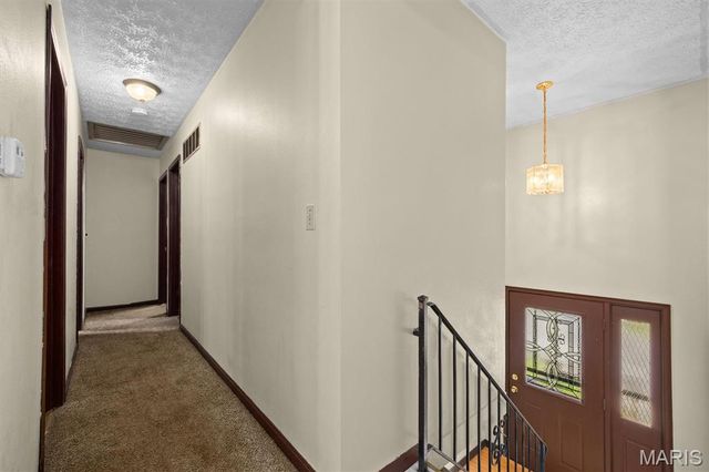 27 Oakleigh Drive, Belleville, IL 62223