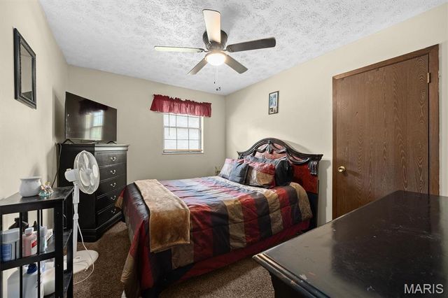 27 Oakleigh Drive, Belleville, IL 62223