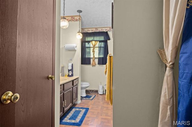 27 Oakleigh Drive, Belleville, IL 62223
