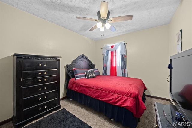 27 Oakleigh Drive, Belleville, IL 62223
