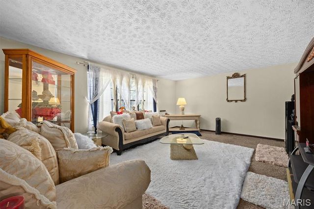 27 Oakleigh Drive, Belleville, IL 62223