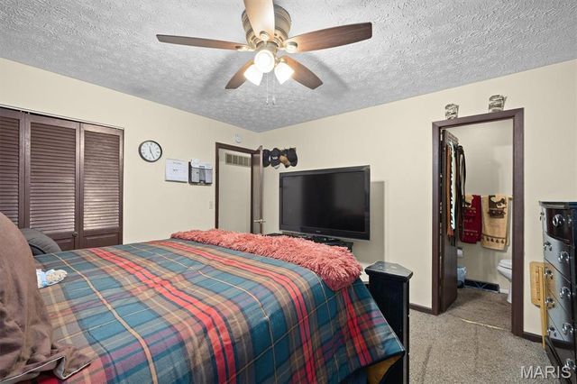 27 Oakleigh Drive, Belleville, IL 62223