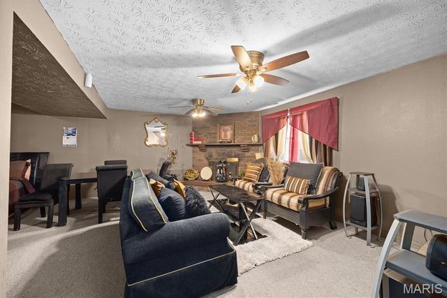 27 Oakleigh Drive, Belleville, IL 62223