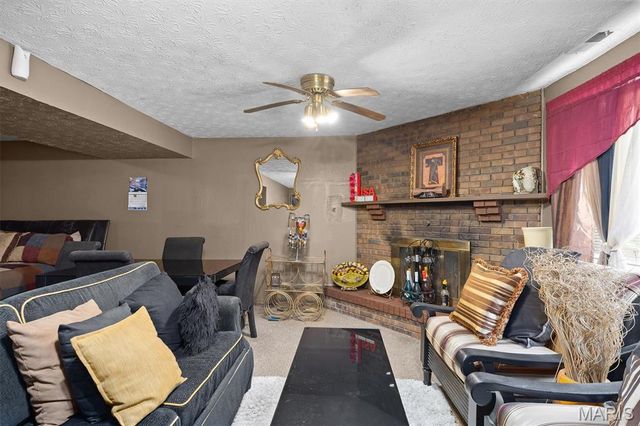 27 Oakleigh Drive, Belleville, IL 62223