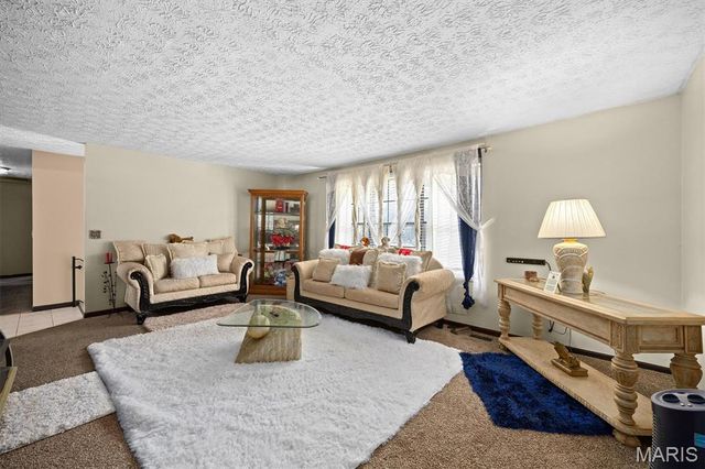 27 Oakleigh Drive, Belleville, IL 62223
