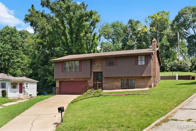 27 Oakleigh Drive, Belleville, IL 62223