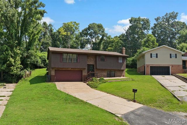 27 Oakleigh Drive, Belleville, IL 62223