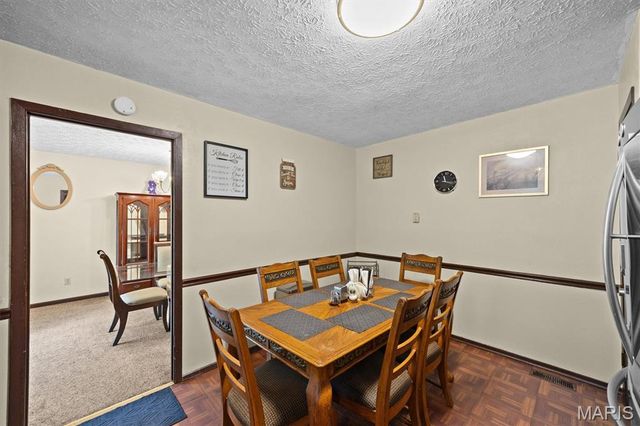 27 Oakleigh Drive, Belleville, IL 62223