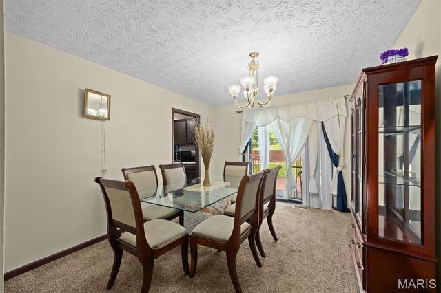 27 Oakleigh Drive, Belleville, IL 62223